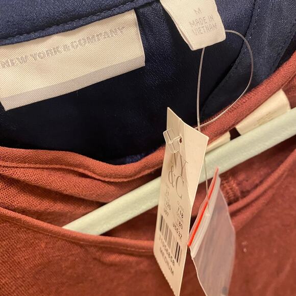 NEW New York & Company navy blue blouse - Picture 4 of 6